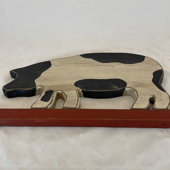 Farmhouse Style Wood Handpainted Pig and Arrow Farmhouse Decor - Picture 5 of 5